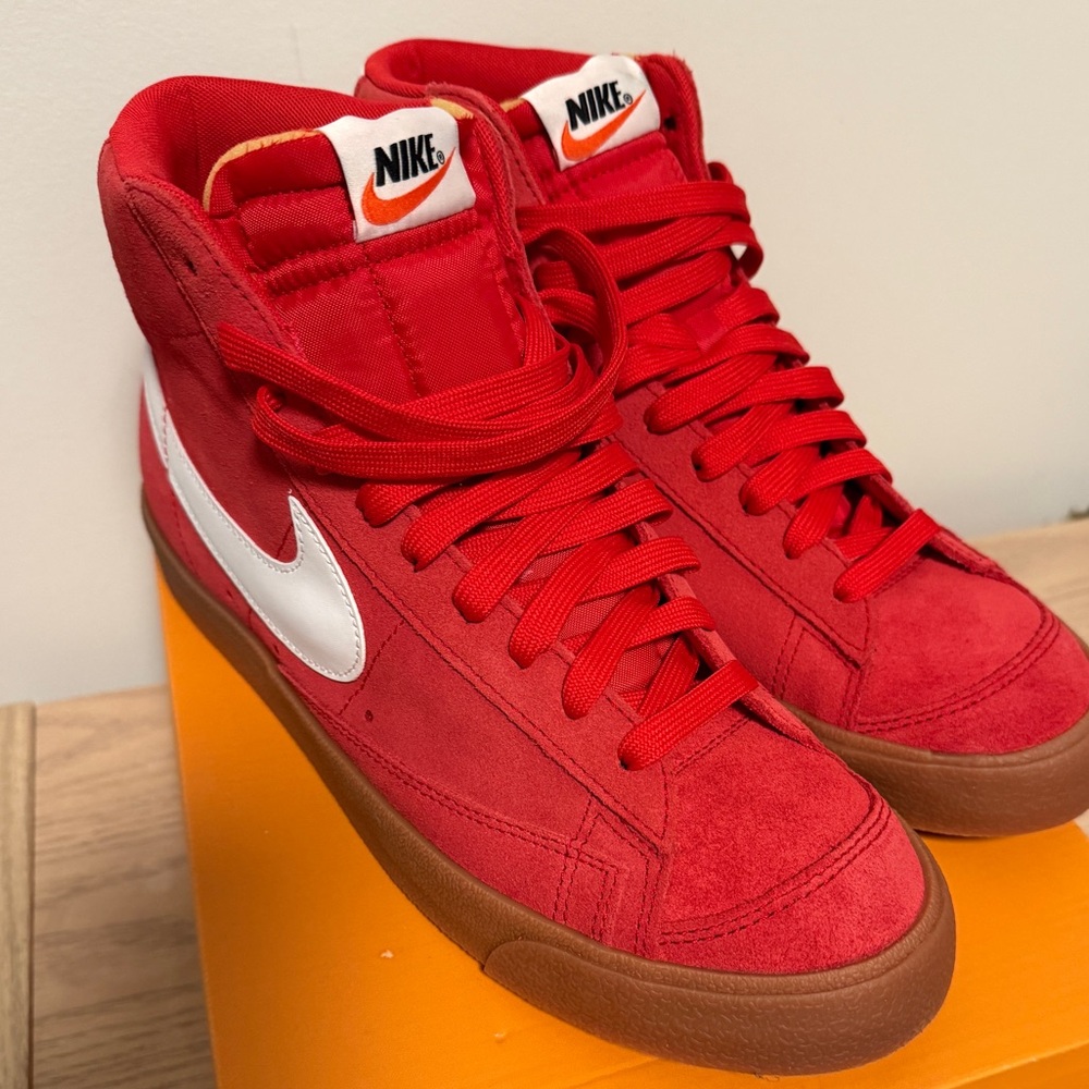 Nike Blazer Mid 77 Red Gum
Men size 10